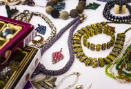 Handgefertigter Schmuck zum Bestaunen und Verlieben.