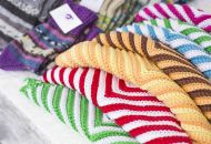 Auch selbst gemachte Strickwaren lagen zum Verkauf aus.