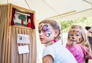 Das Puppentheater unterhielt mit lustigen Geschichten.